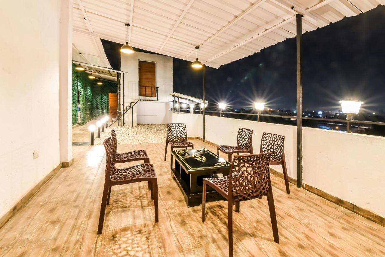 Capital O 19133 Oak Tree Hotel Nueva Delhi Exterior foto