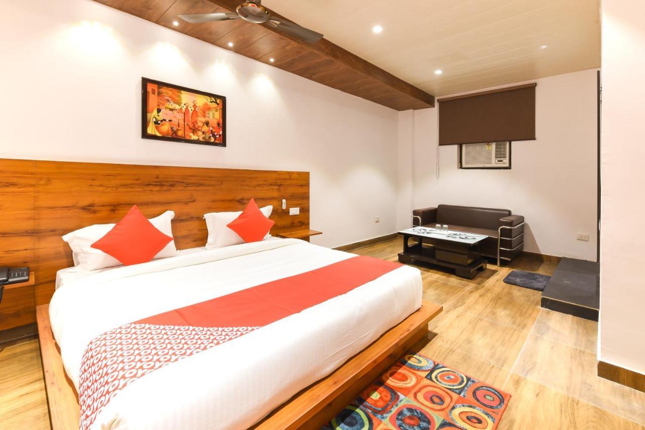 Capital O 19133 Oak Tree Hotel Nueva Delhi Exterior foto