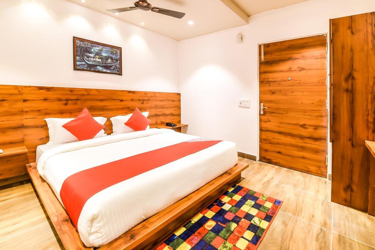Capital O 19133 Oak Tree Hotel Nueva Delhi Exterior foto